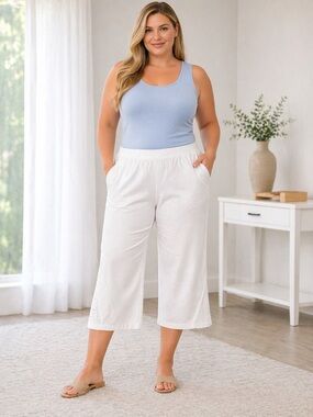 NWT Chico’s Weekend White Eyelet Wide Leg Capri Pants w/ pockets Size 4 (18-20)